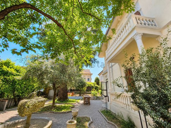 casa indipendente in vendita a Verona