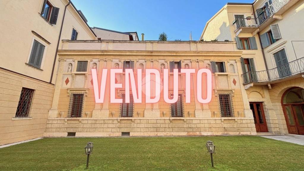 appartamento in vendita a Verona in zona Centro Storico