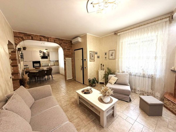 casa indipendente in vendita a Verona in zona Cadidavid