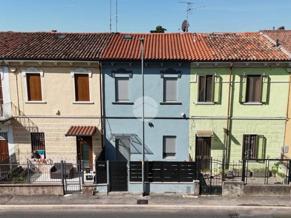 casa indipendente in vendita a Verona in zona San Michele Extra