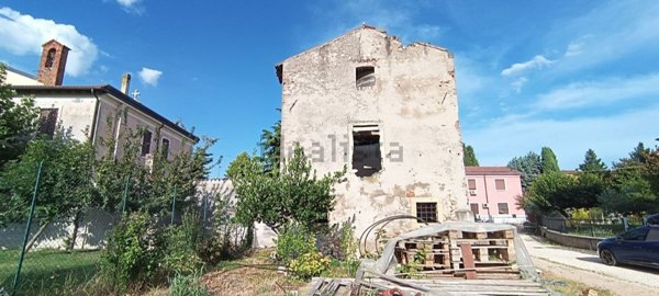 casale in vendita a Verona in zona Ponte Florio