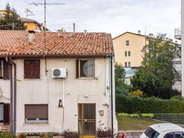 casa indipendente in vendita a Verona in zona San Pancrazio