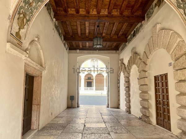 appartamento in vendita a Verona in zona Centro Storico