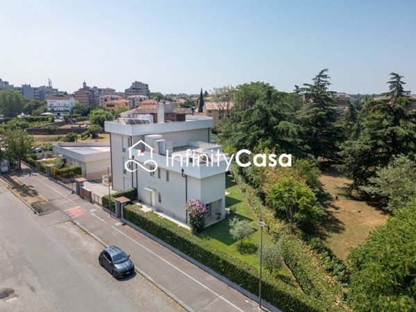casa indipendente in vendita a Verona in zona San Massimo all'Adige