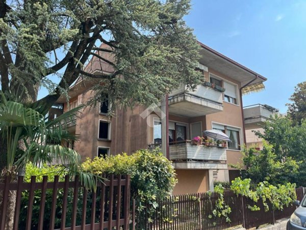 casa indipendente in vendita a Verona in zona Valdonega