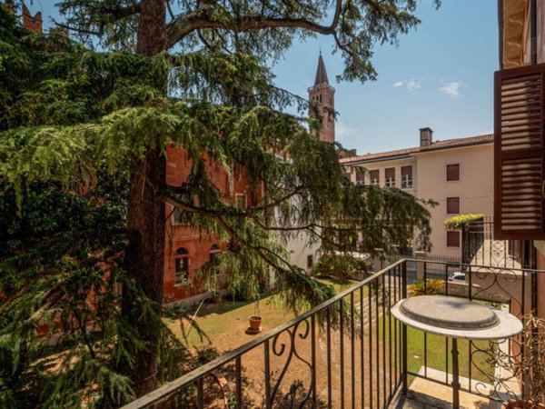 appartamento in vendita a Verona in zona Centro Storico