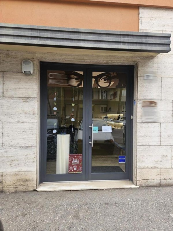 negozio in vendita a Verona in zona Porto Crencano