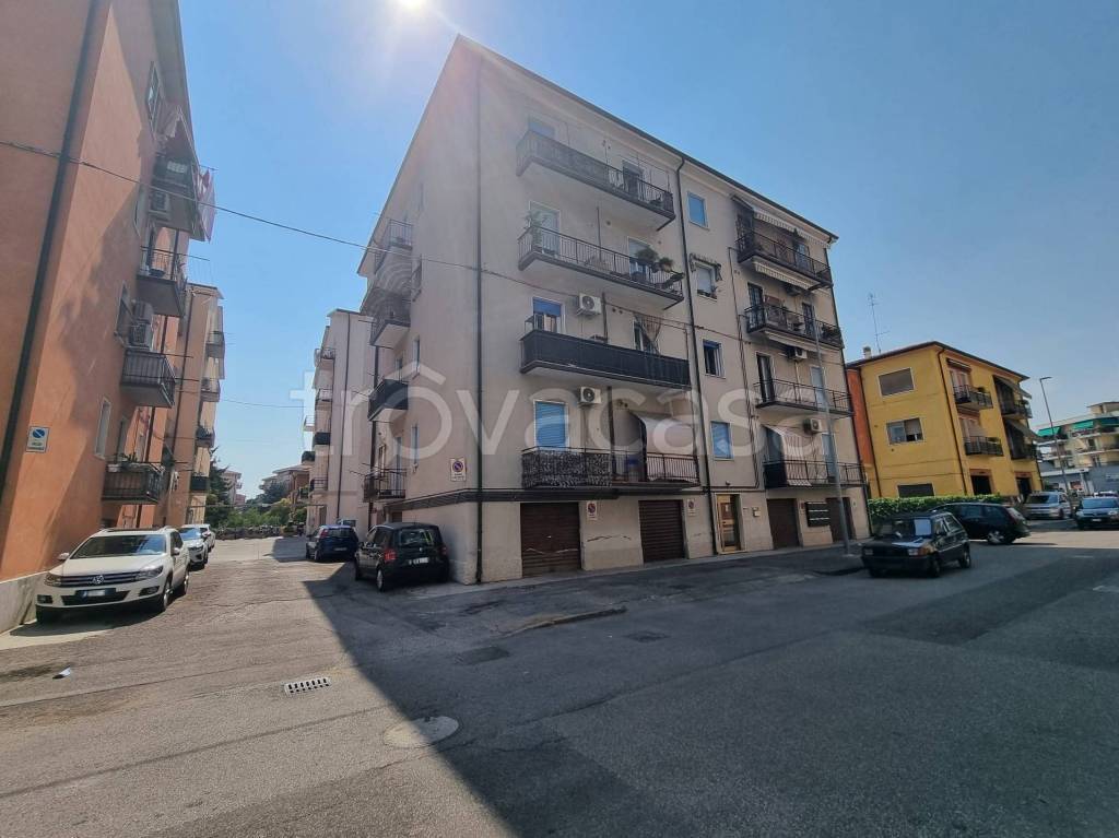 appartamento in vendita a Verona in zona Santa Lucia