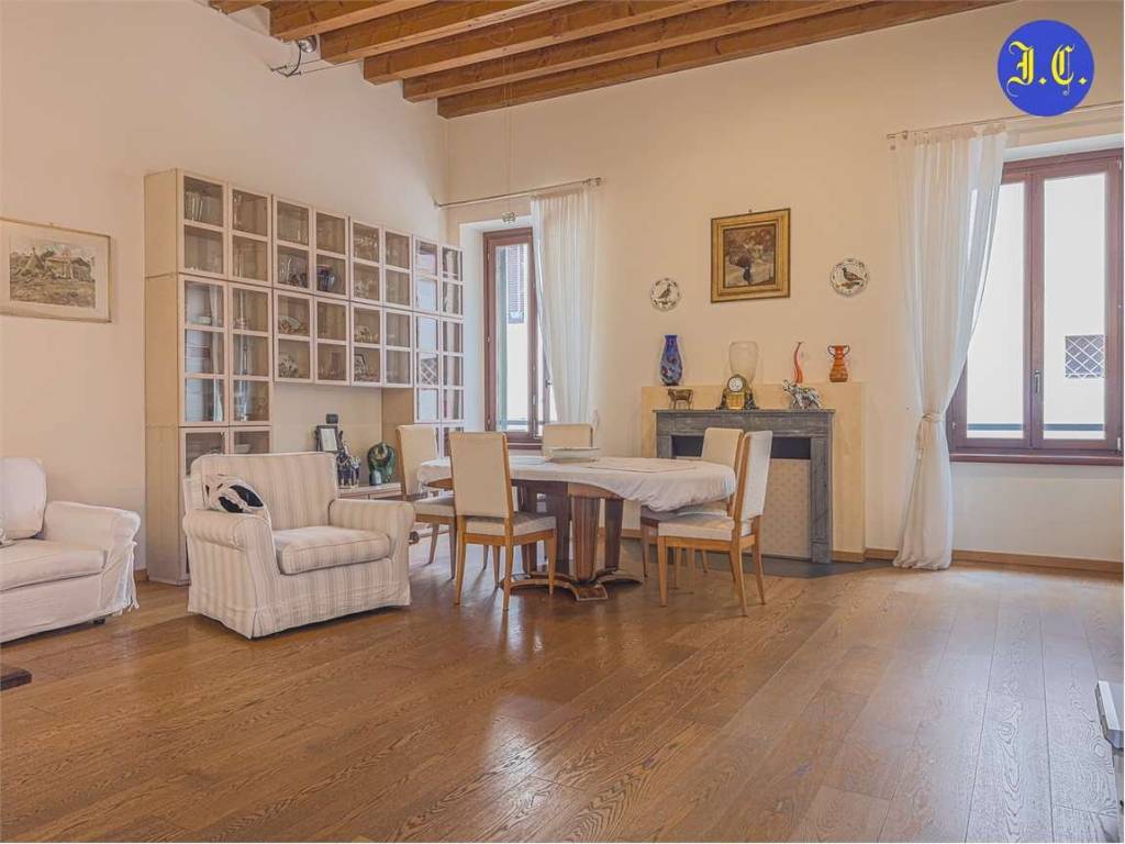 appartamento in vendita a Verona in zona Centro Storico