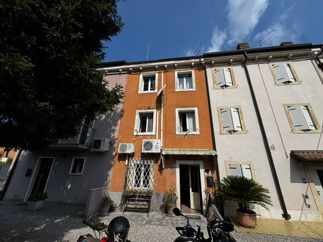 appartamento in vendita a Verona in zona Santa Lucia