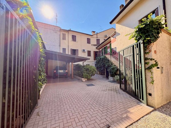 casa indipendente in vendita a Verona in zona San Michele