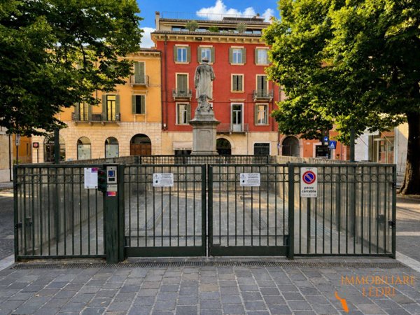 negozio in vendita a Verona in zona Cittadella