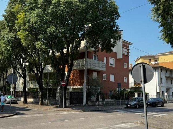 appartamento in vendita a Verona in zona Golosine