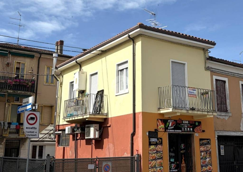 casa indipendente in vendita a Verona in zona Cadidavid