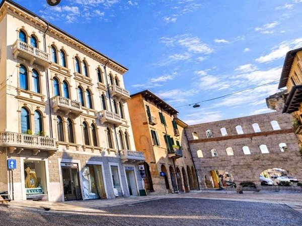 appartamento in vendita a Verona in zona Centro Storico