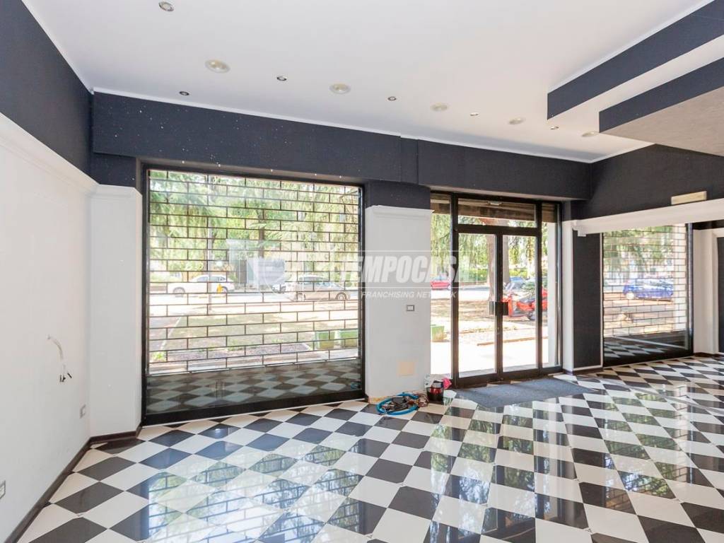 negozio in vendita a Verona in zona Borgo Milano