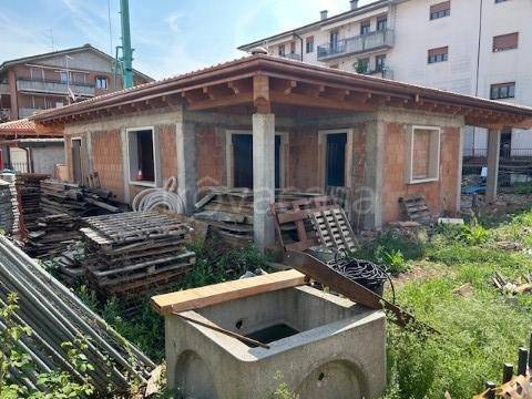 casa indipendente in vendita a Verona in zona Santa Lucia