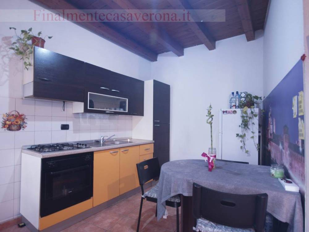 appartamento in vendita a Verona in zona Santa Lucia