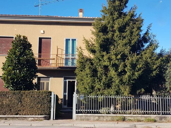 casa indipendente in vendita a Verona in zona Santa Lucia