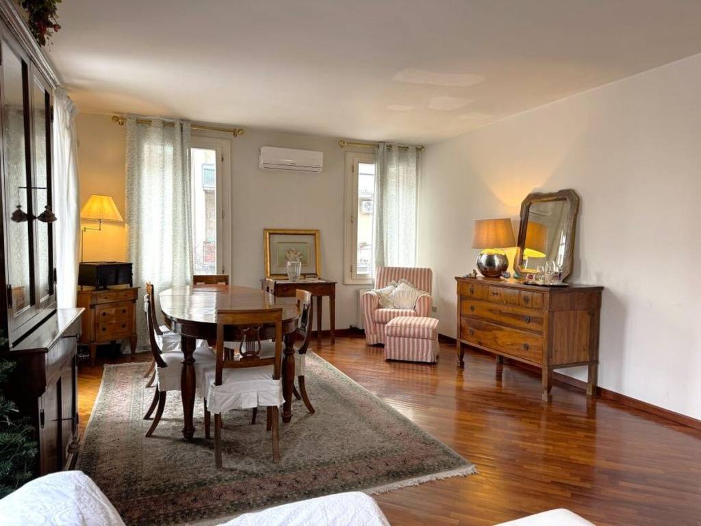 casa indipendente in vendita a Verona in zona Borgo Roma