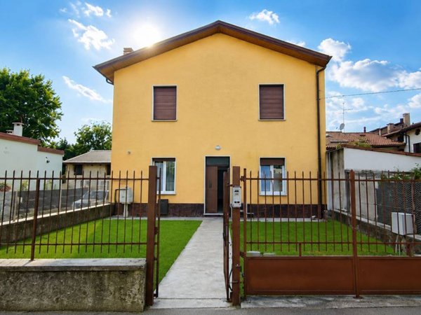 casa indipendente in vendita a Verona in zona Chievo