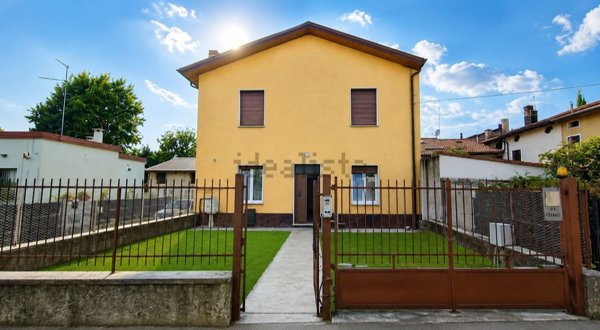 casa indipendente in vendita a Verona in zona Chievo