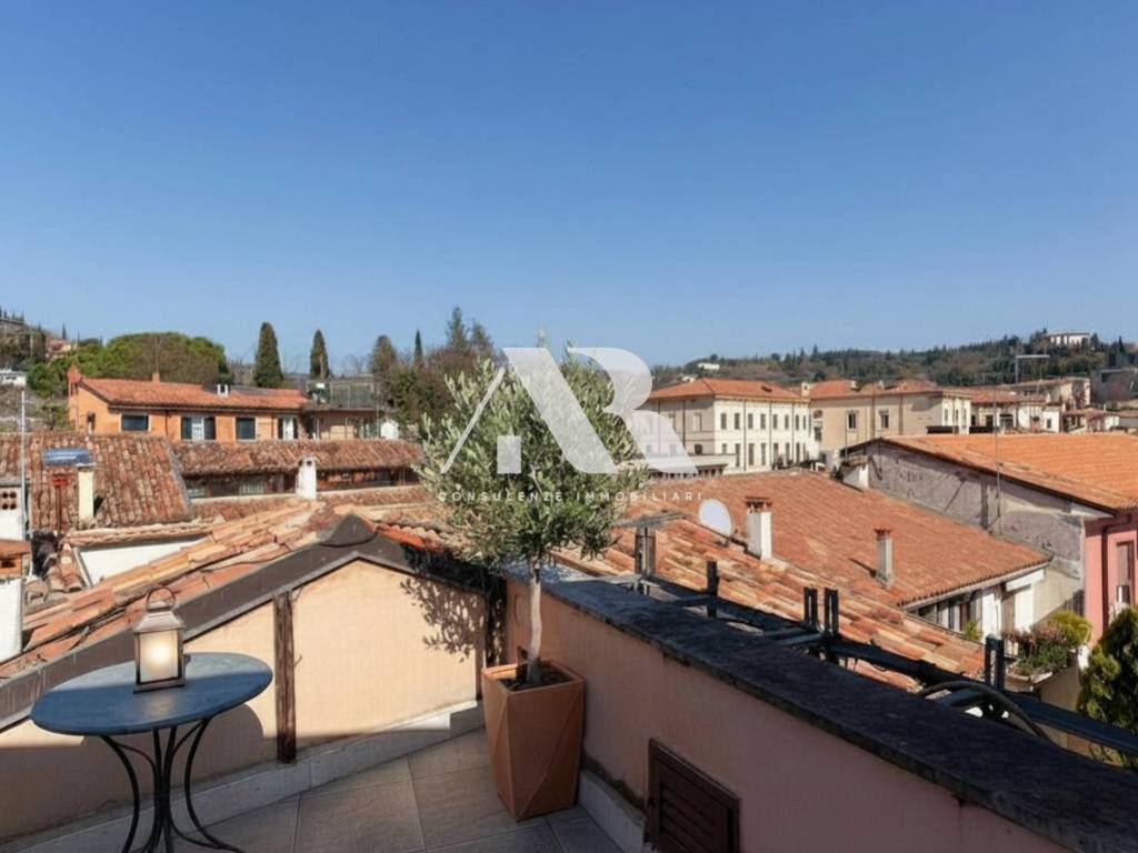 appartamento in vendita a Verona in zona Centro Storico