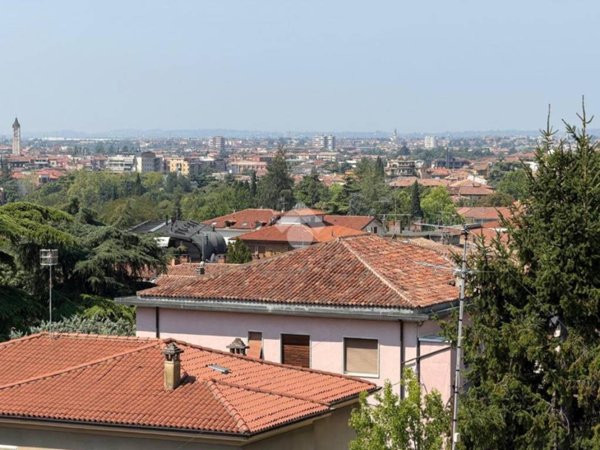 appartamento in vendita a Verona in zona Valdonega