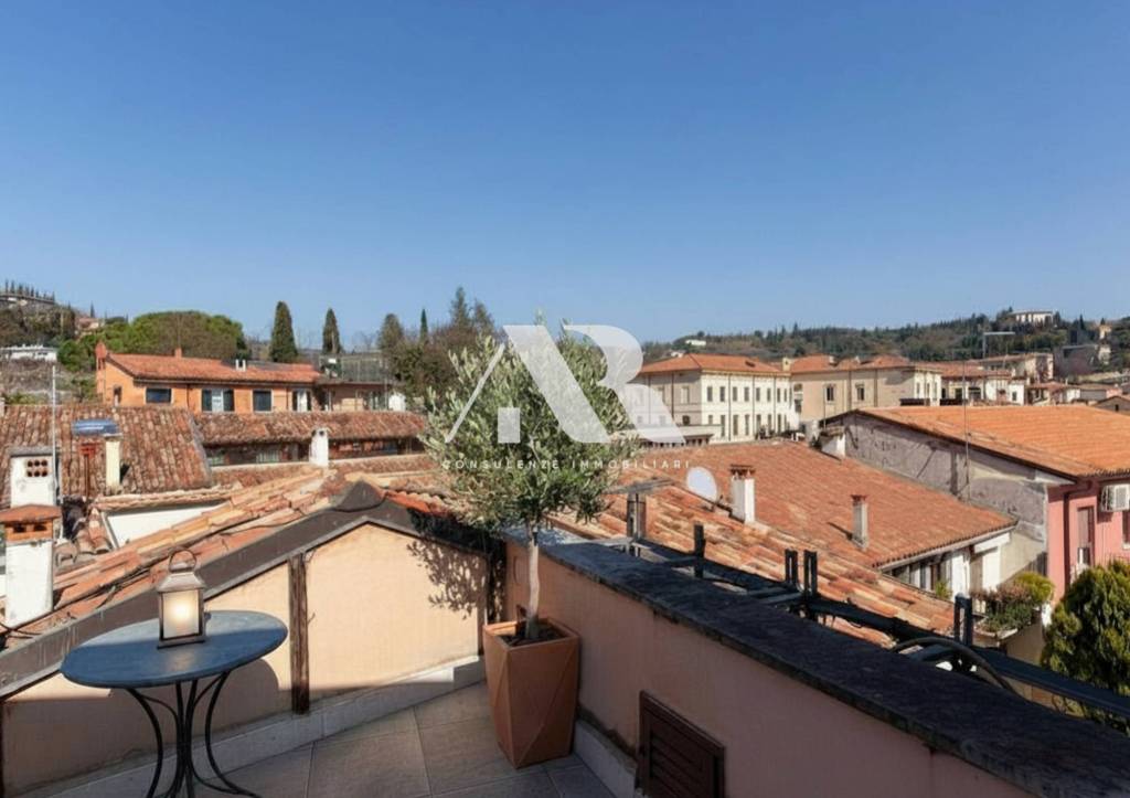 appartamento in vendita a Verona in zona Centro Storico