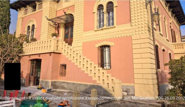 casa indipendente in vendita a Verona in zona Valdonega