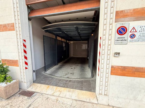 box auto in vendita a Verona in zona Centro Storico