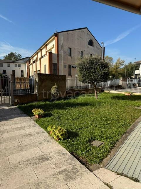 appartamento in vendita a Verona in zona Parona di Valpolicella
