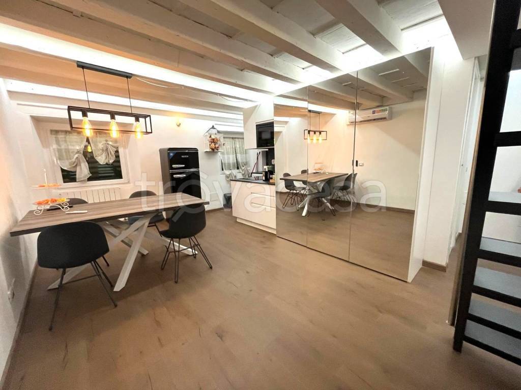 appartamento in vendita a Verona in zona Veronetta