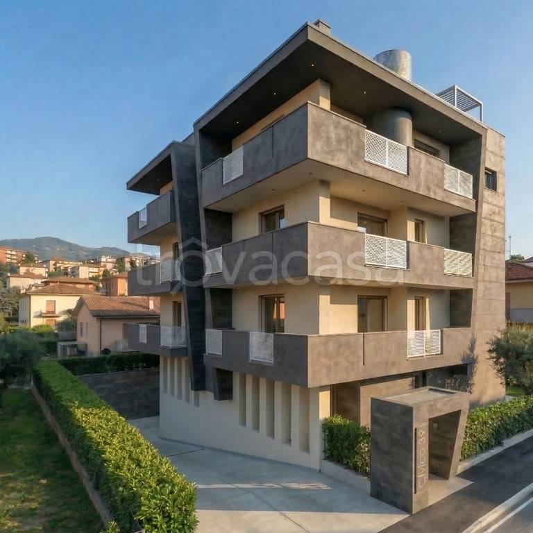 appartamento in vendita a Verona in zona Valdonega