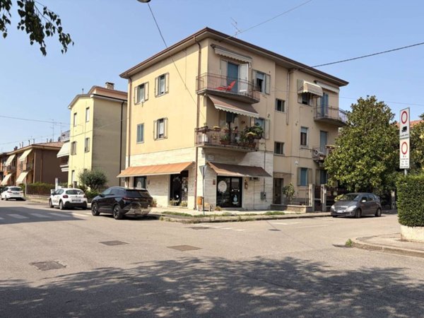 appartamento in vendita a Verona in zona Golosine