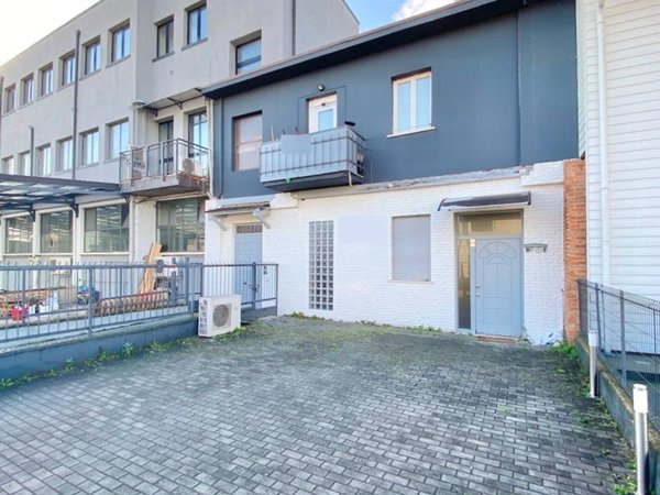 locale commerciale in vendita a Verona in zona Borgo Roma