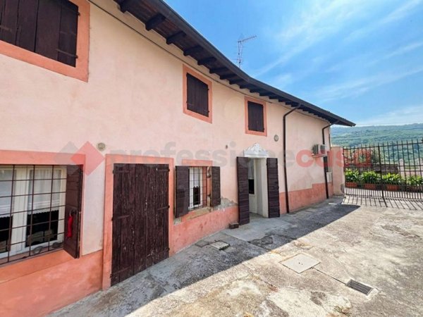 casa indipendente in vendita a Verona in zona Santa Maria in Stelle