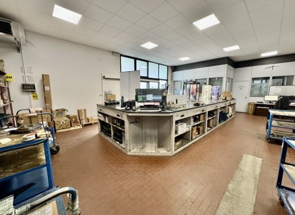locale commerciale in vendita a Verona in zona Centro Storico