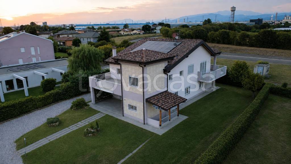casa indipendente in vendita a Verona in zona Cadidavid