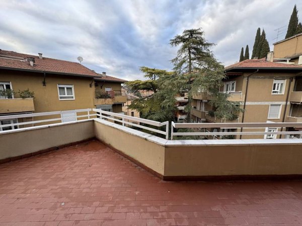 appartamento in vendita a Verona in zona Valdonega