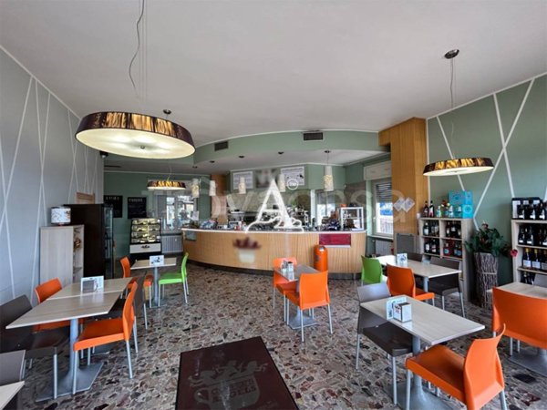 negozio in vendita a Verona in zona Borgo Roma