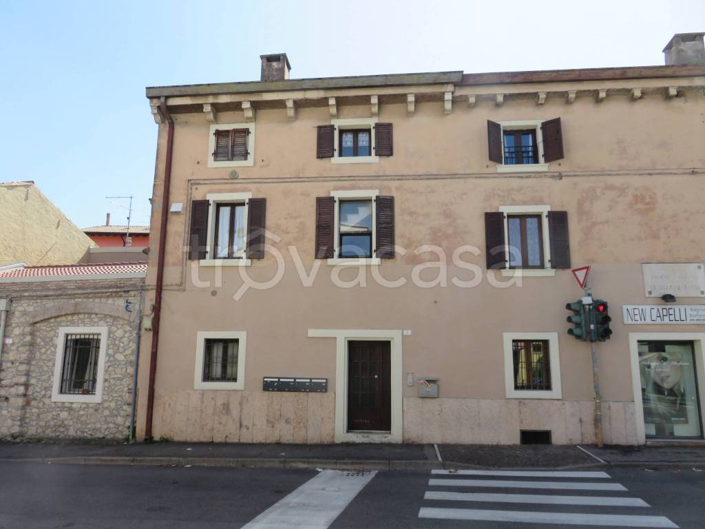 appartamento in vendita a Verona in zona Borgo Roma