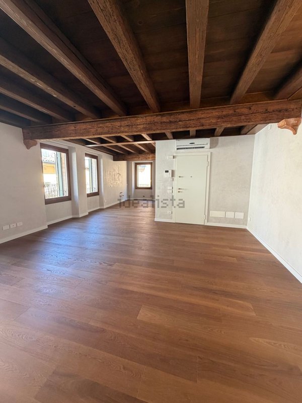 appartamento in vendita a Verona in zona Centro Storico
