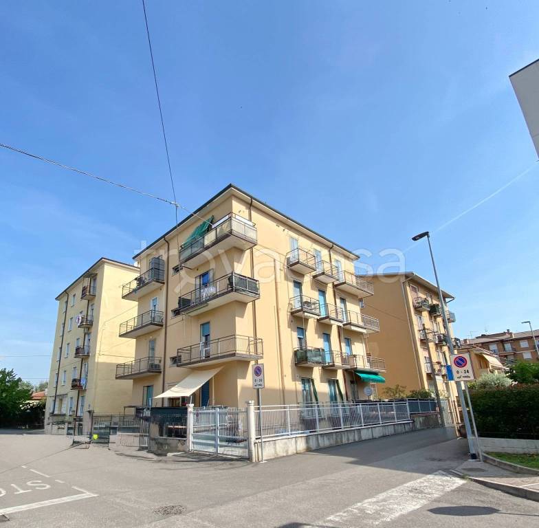 locale commerciale in vendita a Verona in zona Golosine