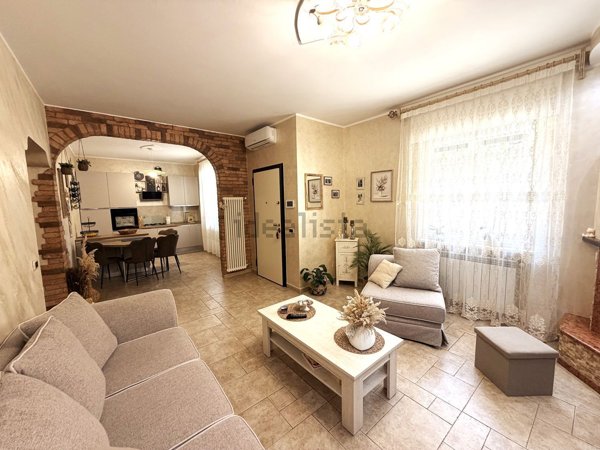 casa indipendente in vendita a Verona in zona Cadidavid