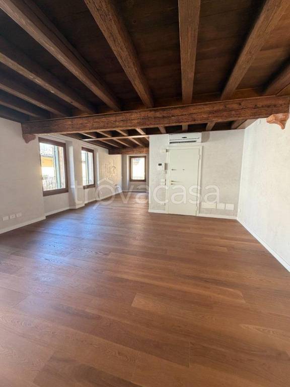 appartamento in vendita a Verona in zona Centro Storico