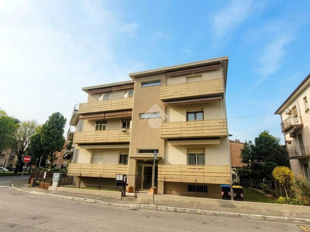 appartamento in vendita a Verona in zona Borgo Roma