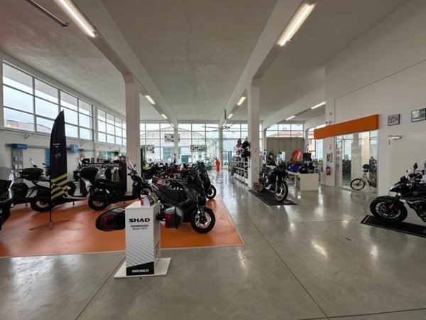locale commerciale in vendita a Verona in zona Borgo Roma