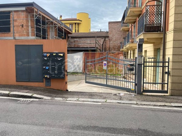box auto in vendita a Verona in zona Borgo Roma