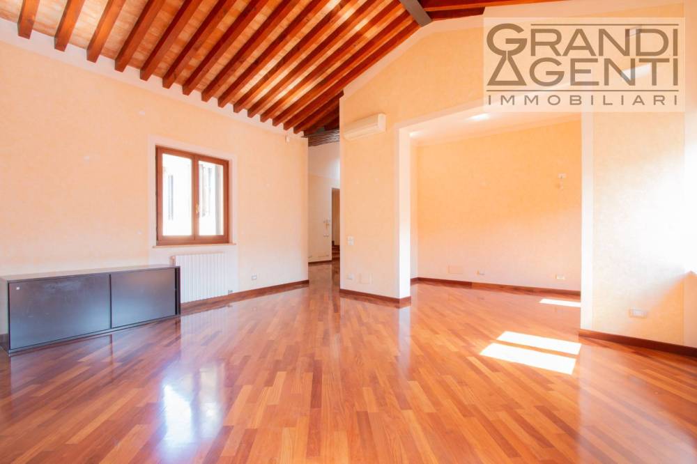 appartamento in vendita a Verona in zona Centro Storico